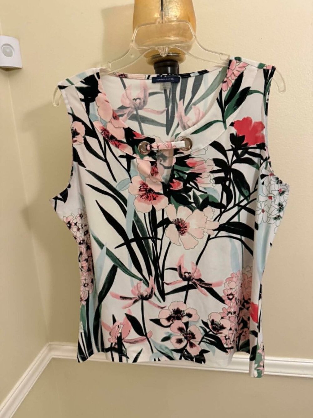TOMMY HILFIGER FLORAL TANK TOP XLARGE